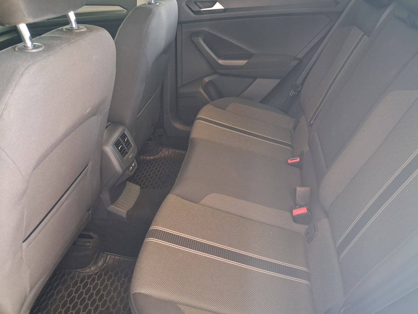 VW T-Roc 1,0 TSI, fotografija 7