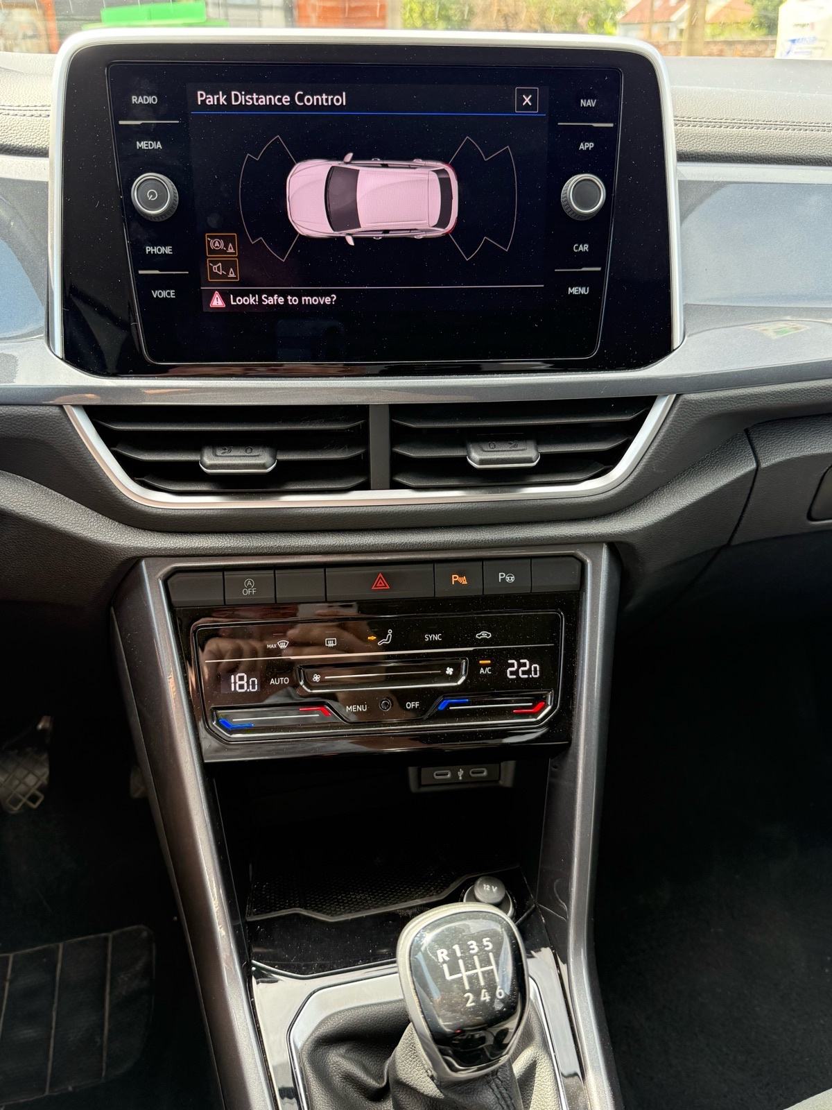 VW T-Roc 1,0 TSI Style, HR auto, bogata oprema, jamstvo!, fotografija 9