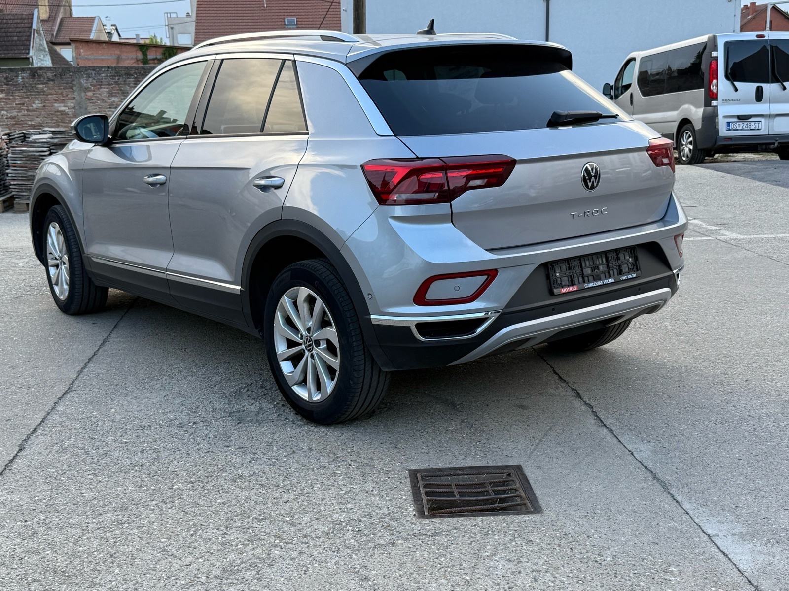 VW T-Roc 1,0 TSI Style, HR auto, bogata oprema, jamstvo!, fotografija 5