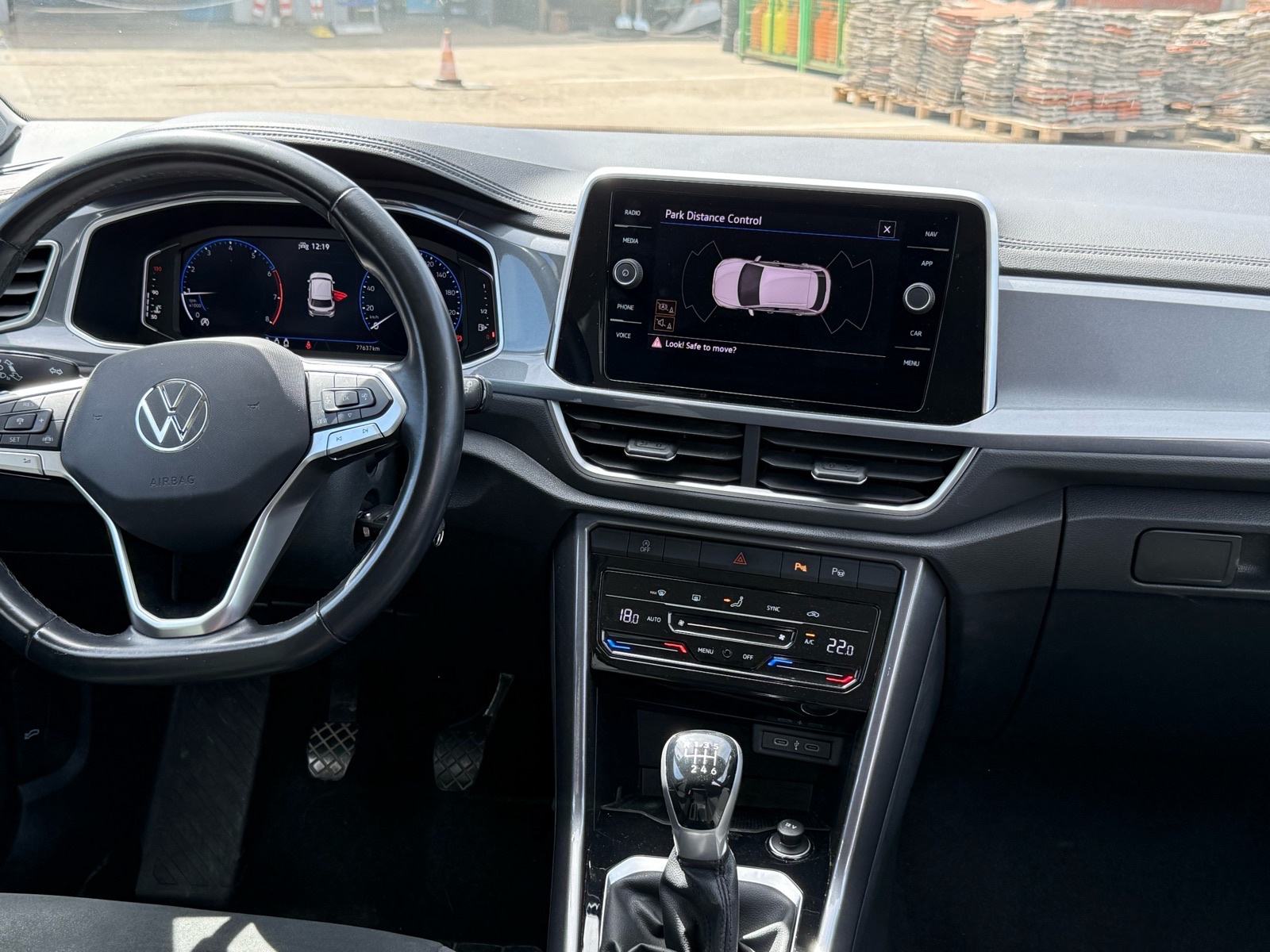 VW T-Roc 1,0 TSI Style, HR auto, bogata oprema, jamstvo!, fotografija 12