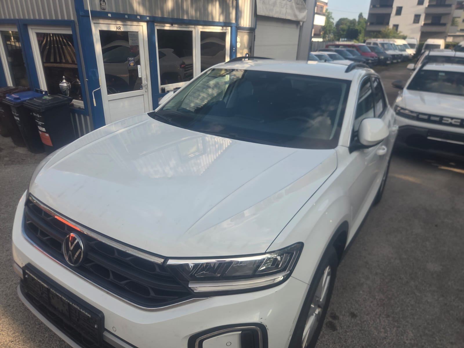 VW T-Roc 1,0 TSI VIRTUALNI COCKPIT 6 BRZINA110 KS KLIMA NIJE UVOZ, fotografija 4