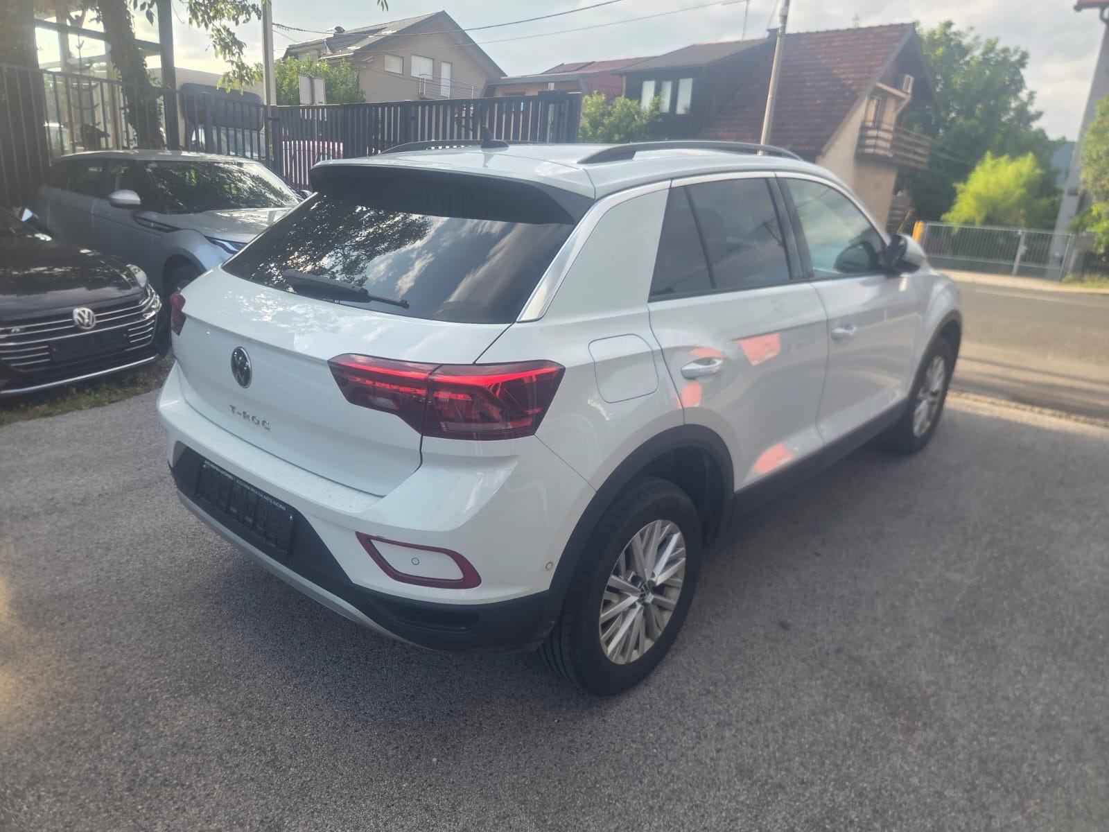 VW T-Roc 1,0 TSI VIRTUALNI COCKPIT 6 BRZINA110 KS KLIMA NIJE UVOZ, fotografija 2