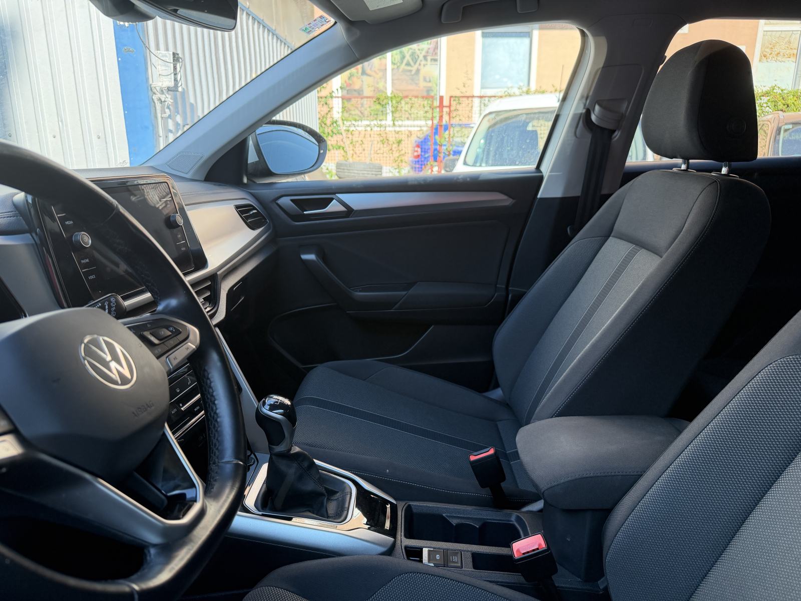 VW T-Roc 1,0 TSI VIRTUALNI COCKPIT 6 BRZINA110 KS KLIMA NIJE UVOZ, fotografija 8