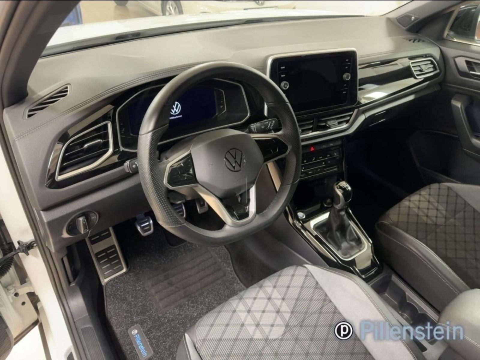 VW T-Roc 1,5 TSI 82TKM,SERV.,NAVI,LED,ALU.,PDC,KAM.,VIRT.,BEATS,R LINE, fotografija 12