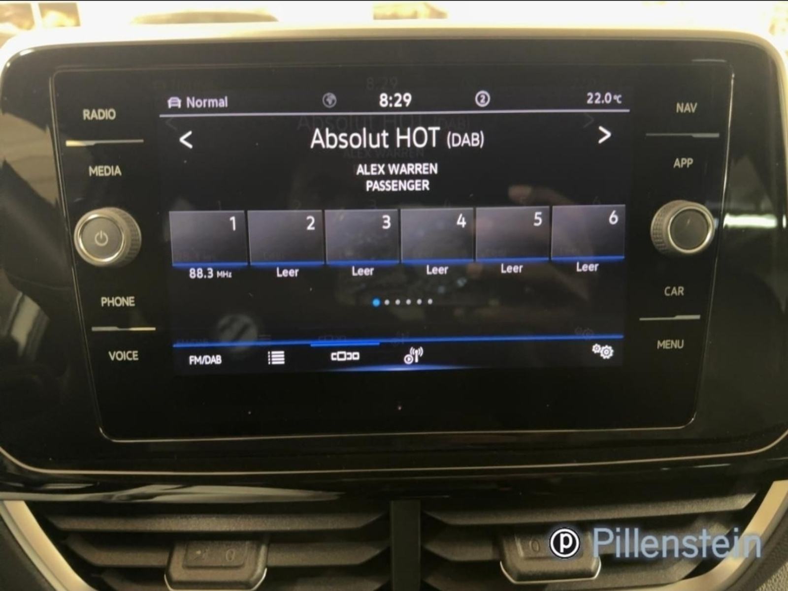 VW T-Roc 1,5 TSI 82TKM,SERV.,NAVI,LED,ALU.,PDC,KAM.,VIRT.,BEATS,R LINE, fotografija 9