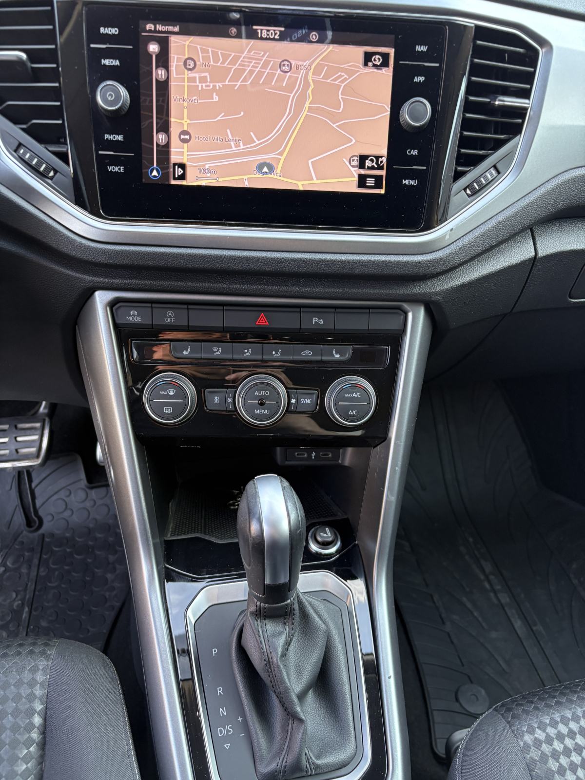 VW T-Roc 1,5 TSI ACTIVE AUTOMATIK, fotografija 19