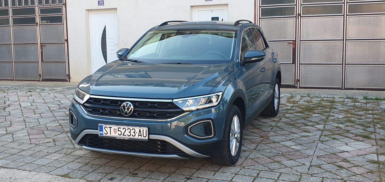 VW T-Roc 1,5 TSI automatik 2024 god sa 40400km, fotografija 4