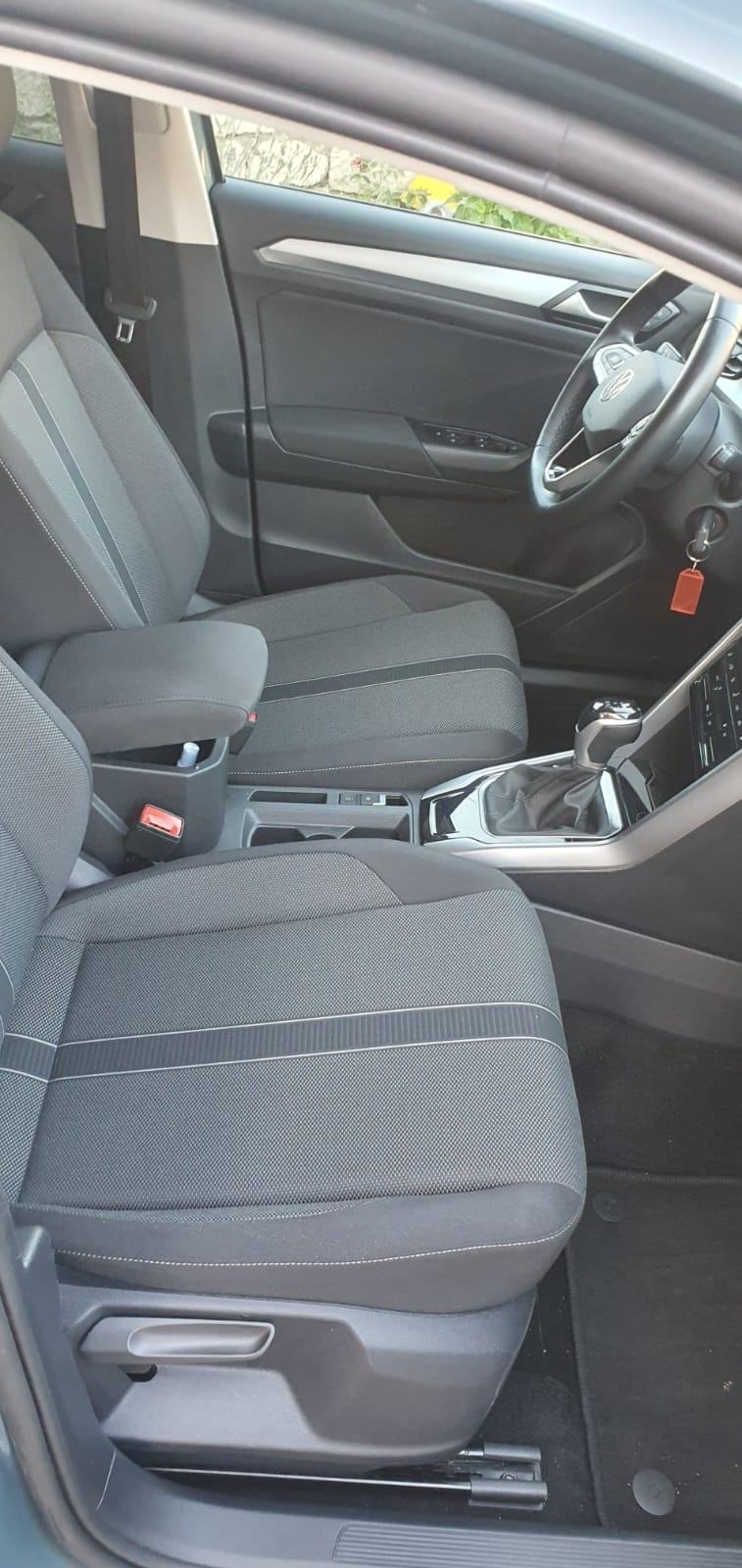 VW T-Roc 1,5 TSI automatik 2024 god sa 40400km, fotografija 8