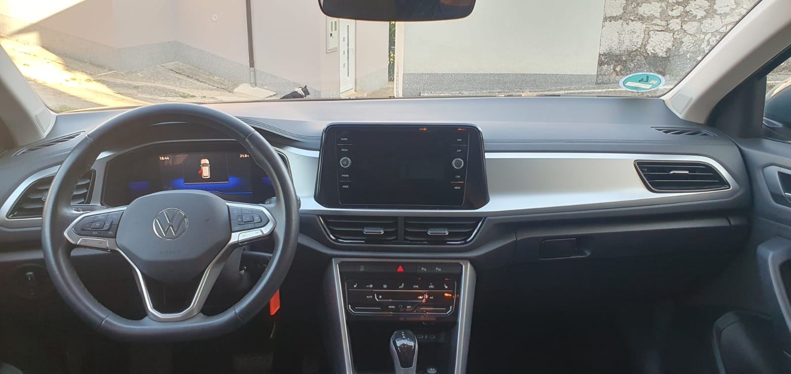 VW T-Roc 1,5 TSI automatik 2024 god sa 40400km, fotografija 14