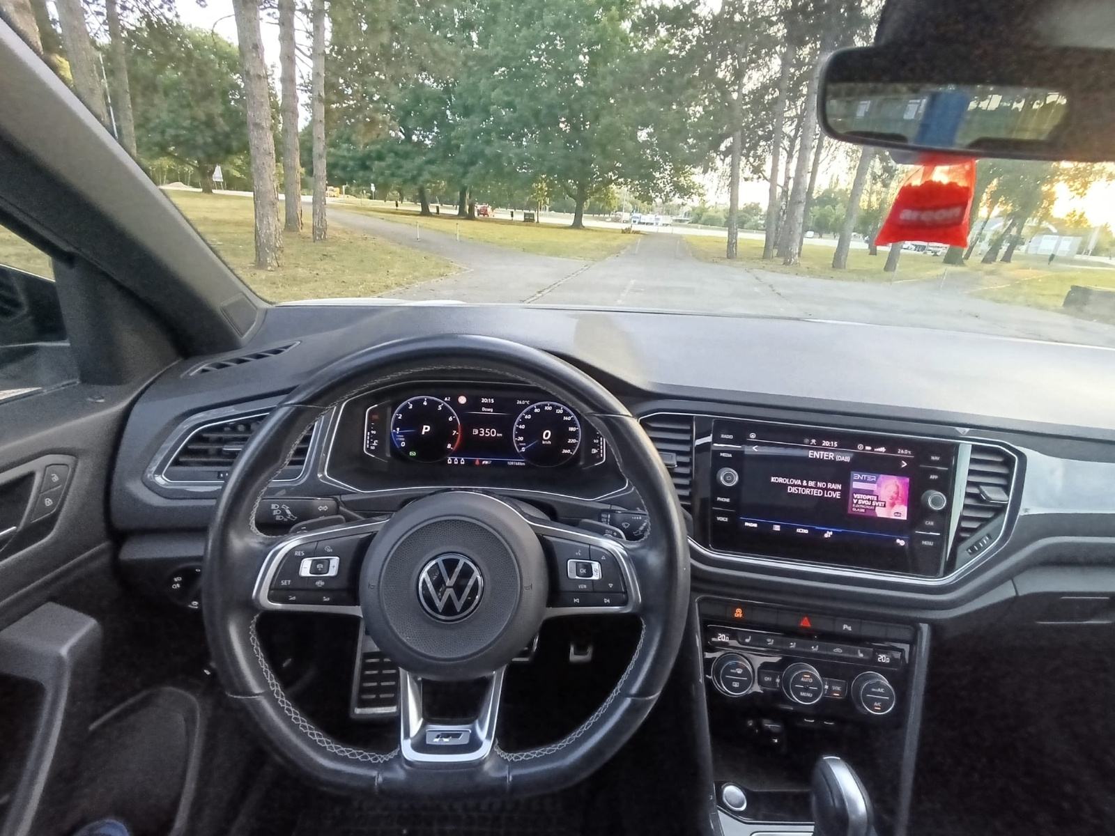 VW T-Roc R-Line 1,5 TSI automatik Nove gume i nove kočnice registriran, fotografija 14