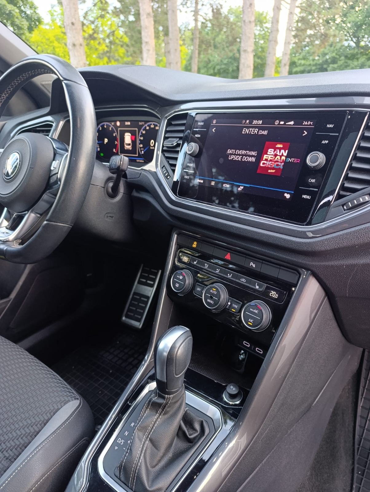 VW T-Roc R-Line 1,5 TSI automatik Nove gume i nove kočnice registriran, fotografija 13