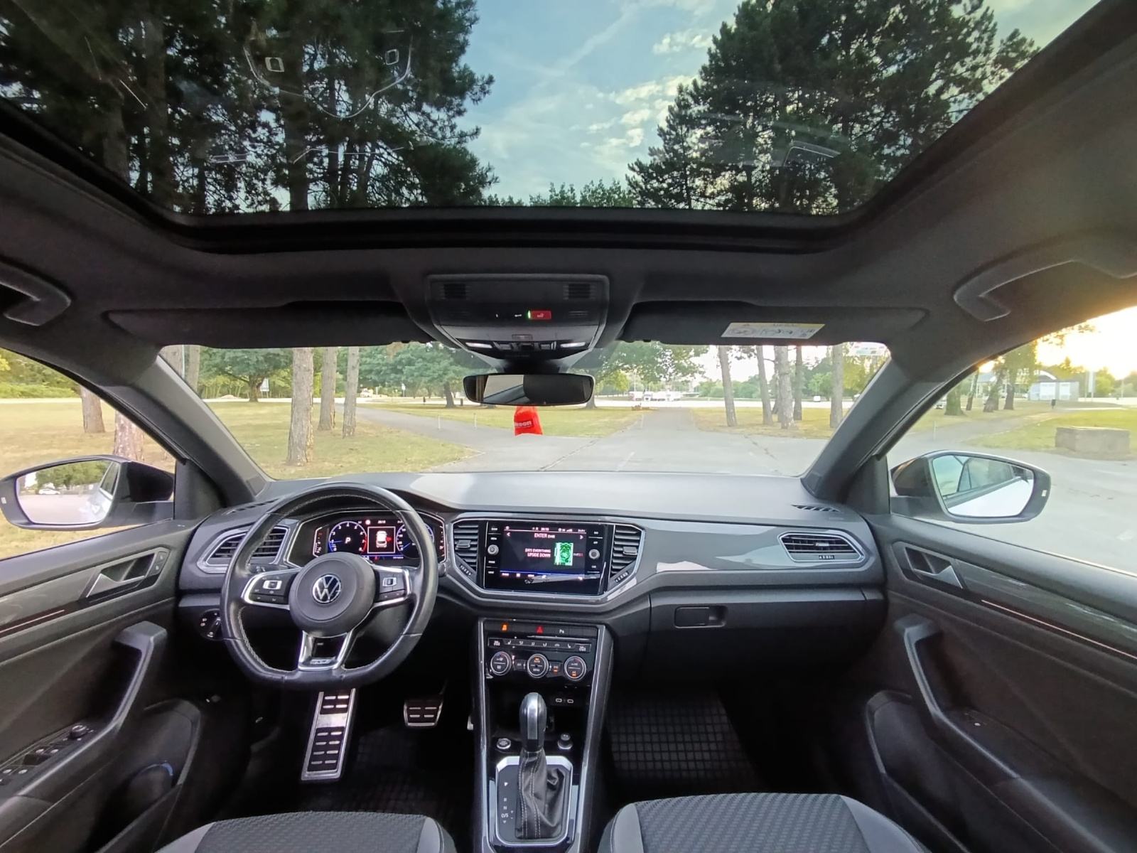 VW T-Roc R-Line 1,5 TSI automatik Nove gume i nove kočnice registriran, fotografija 12