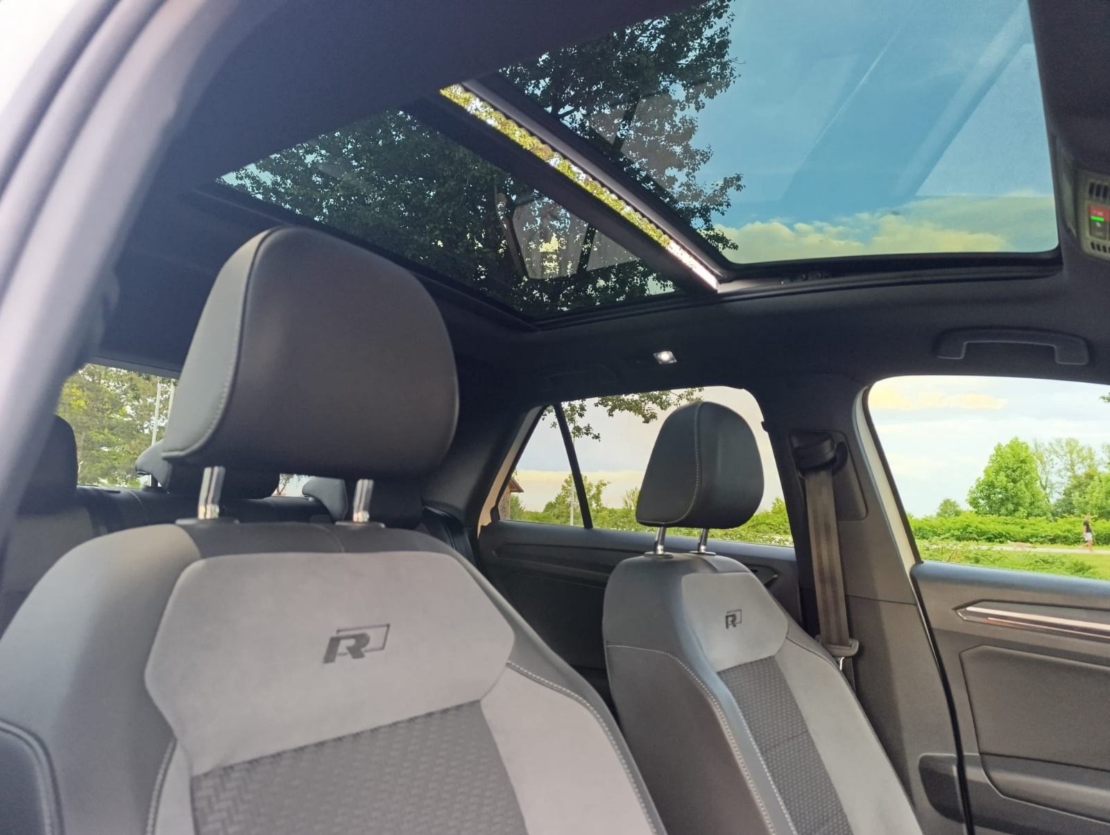 VW T-Roc R-Line 1,5 TSI automatik Nove gume i nove kočnice registriran, fotografija 11