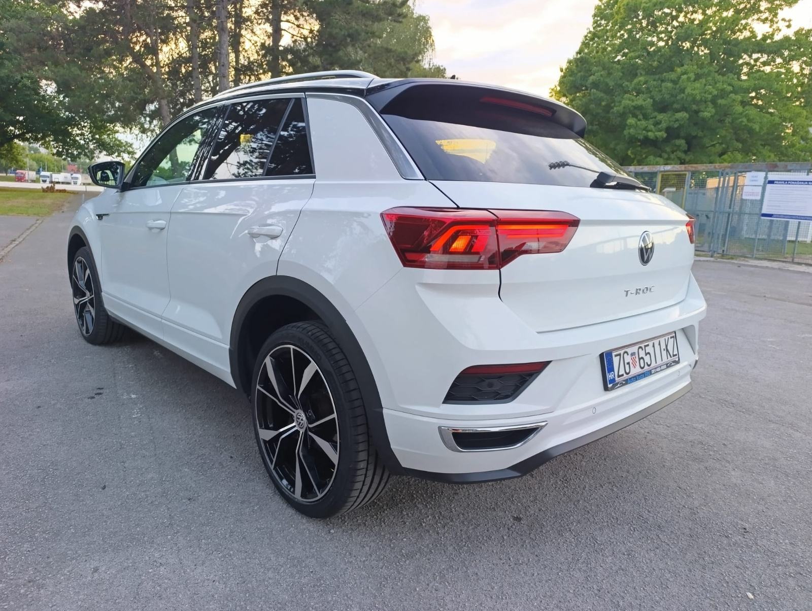 VW T-Roc R-Line 1,5 TSI automatik Nove gume i nove kočnice registriran, fotografija 6