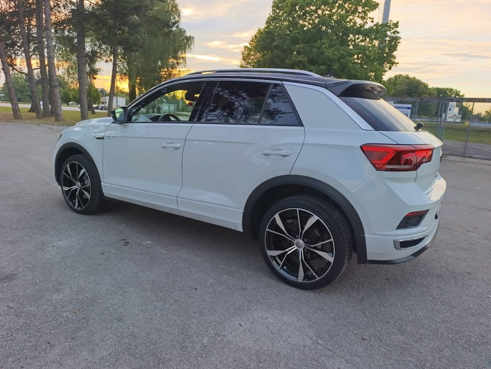 VW T-Roc R-Line 1,5 TSI automatik Nove gume i nove kočnice registriran, fotografija 3