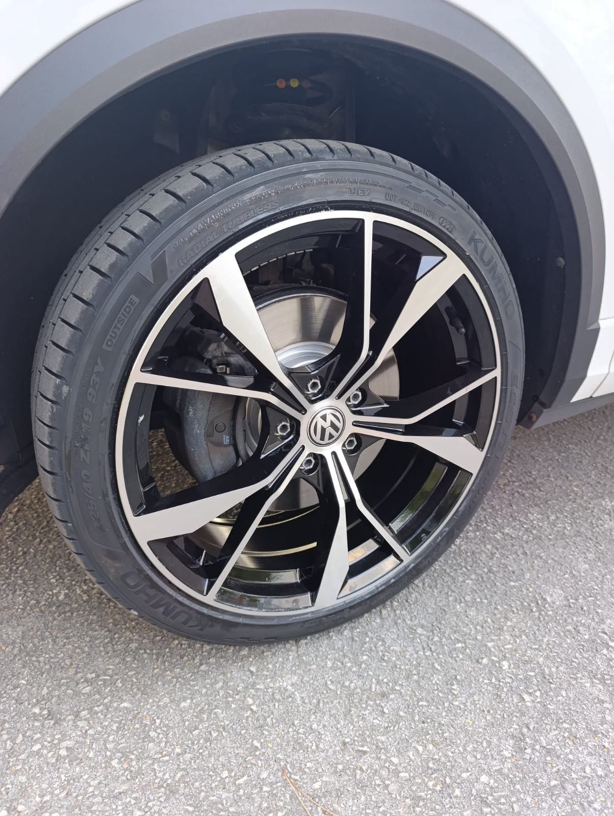 VW T-Roc R-Line 1,5 TSI automatik Nove gume i nove kočnice registriran, fotografija 10