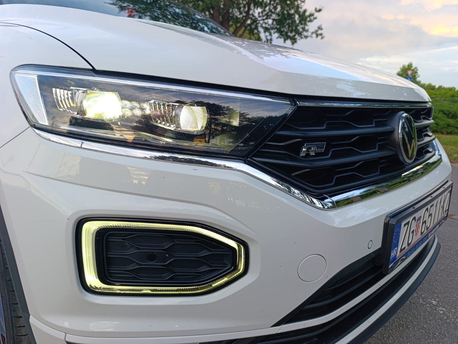 VW T-Roc R-Line 1,5 TSI automatik Nove gume i nove kočnice registriran, fotografija 19