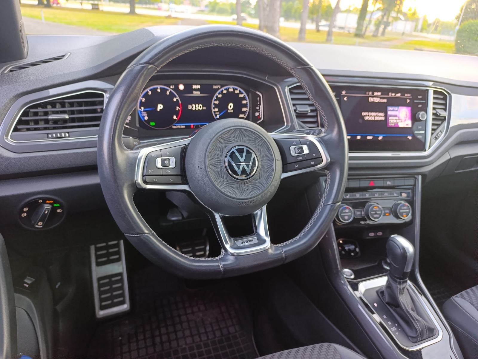 VW T-Roc R-Line 1,5 TSI automatik Nove gume i nove kočnice registriran, fotografija 18