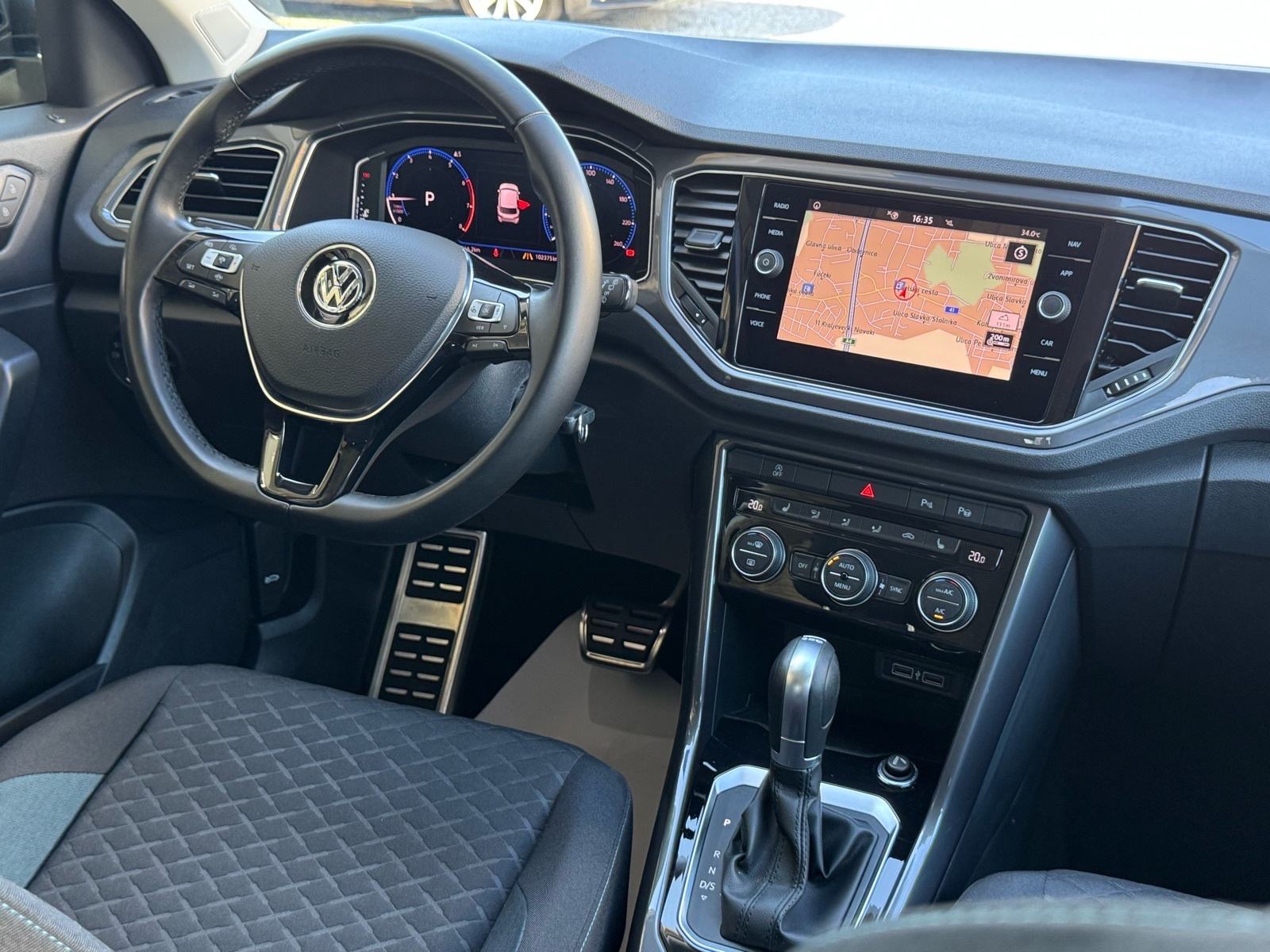 VW T-Roc 1,5 TSI DSG / IQ DRIVE / FULL LED / NAVI / AMBIENT / ACC /, fotografija 17