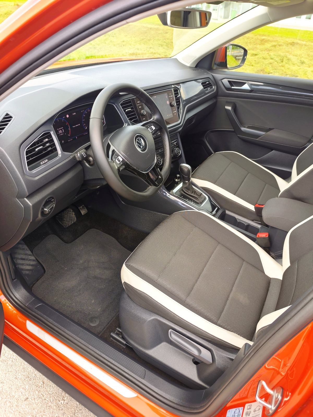 VW T-Roc 1,5 TSI-150 KS,DSG,R-LINE,+EL.PANORAMA,FULL, fotografija 10