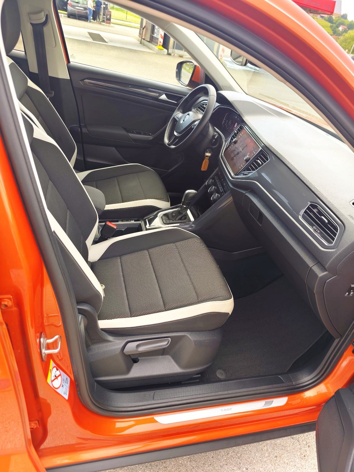 VW T-Roc 1,5 TSI-150 KS,DSG,R-LINE,+EL.PANORAMA,FULL, fotografija 11
