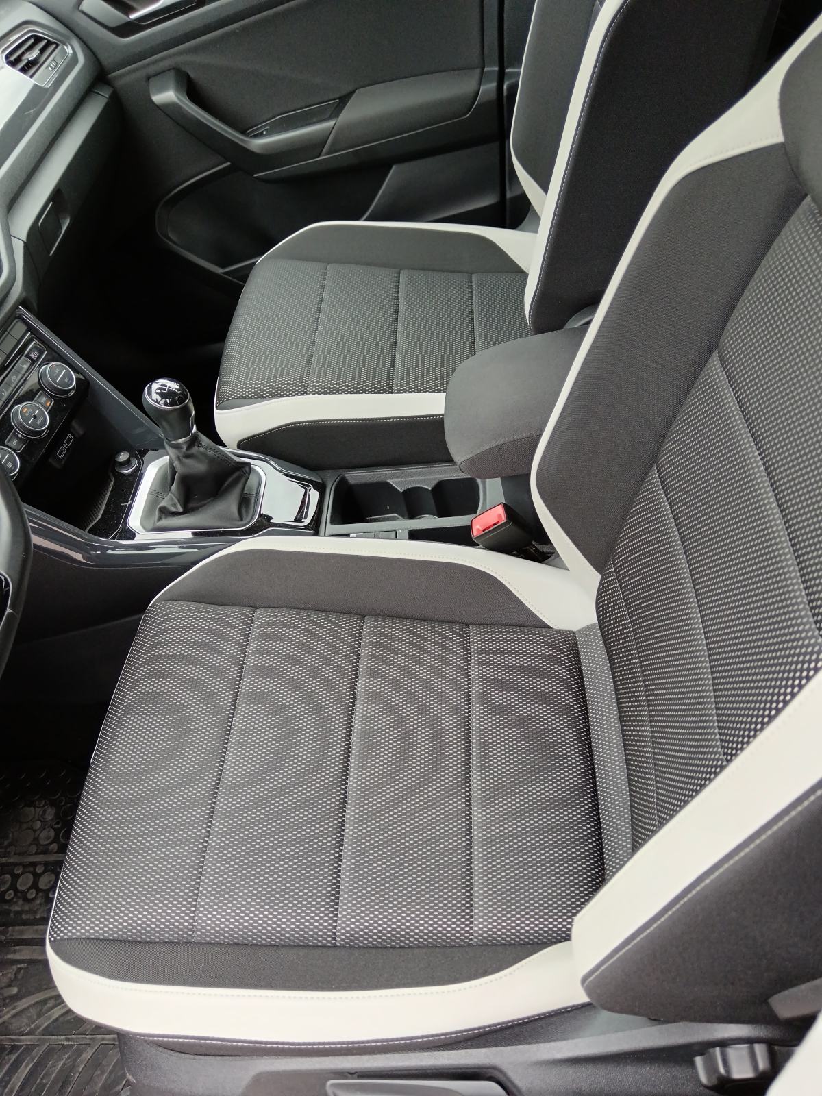 VW T-Roc 1,5 TSI NAVIGACIJA,KAMERA, fotografija 17