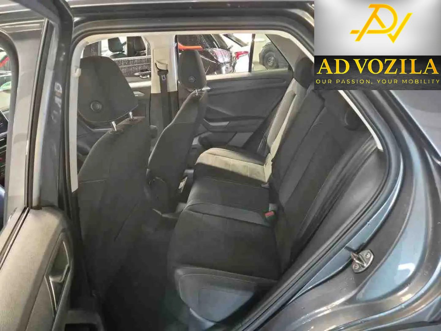 VW T-Roc 1,5TSI LED IQ,masaž.sjedala,kamera,Keyless €25.900 do reg.!, fotografija 3