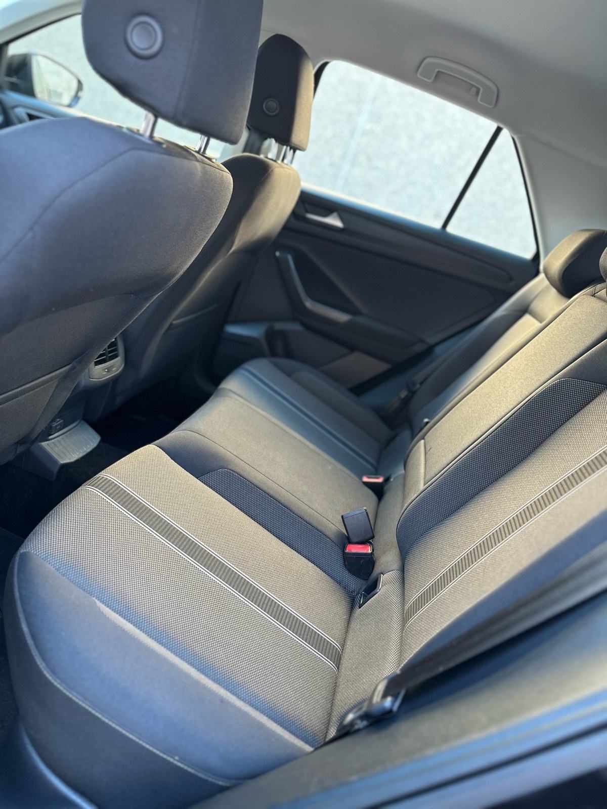 VW T-Roc 1.6 TDI 85kw -STYLE- VELIKI SERVIS, fotografija 11