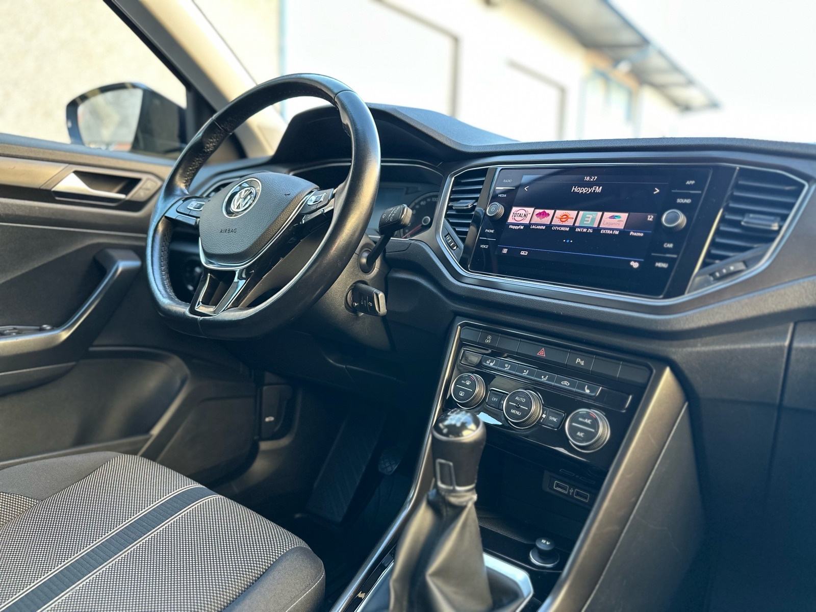 VW T-Roc 1.6 TDI 85kw -STYLE- VELIKI SERVIS, fotografija 14