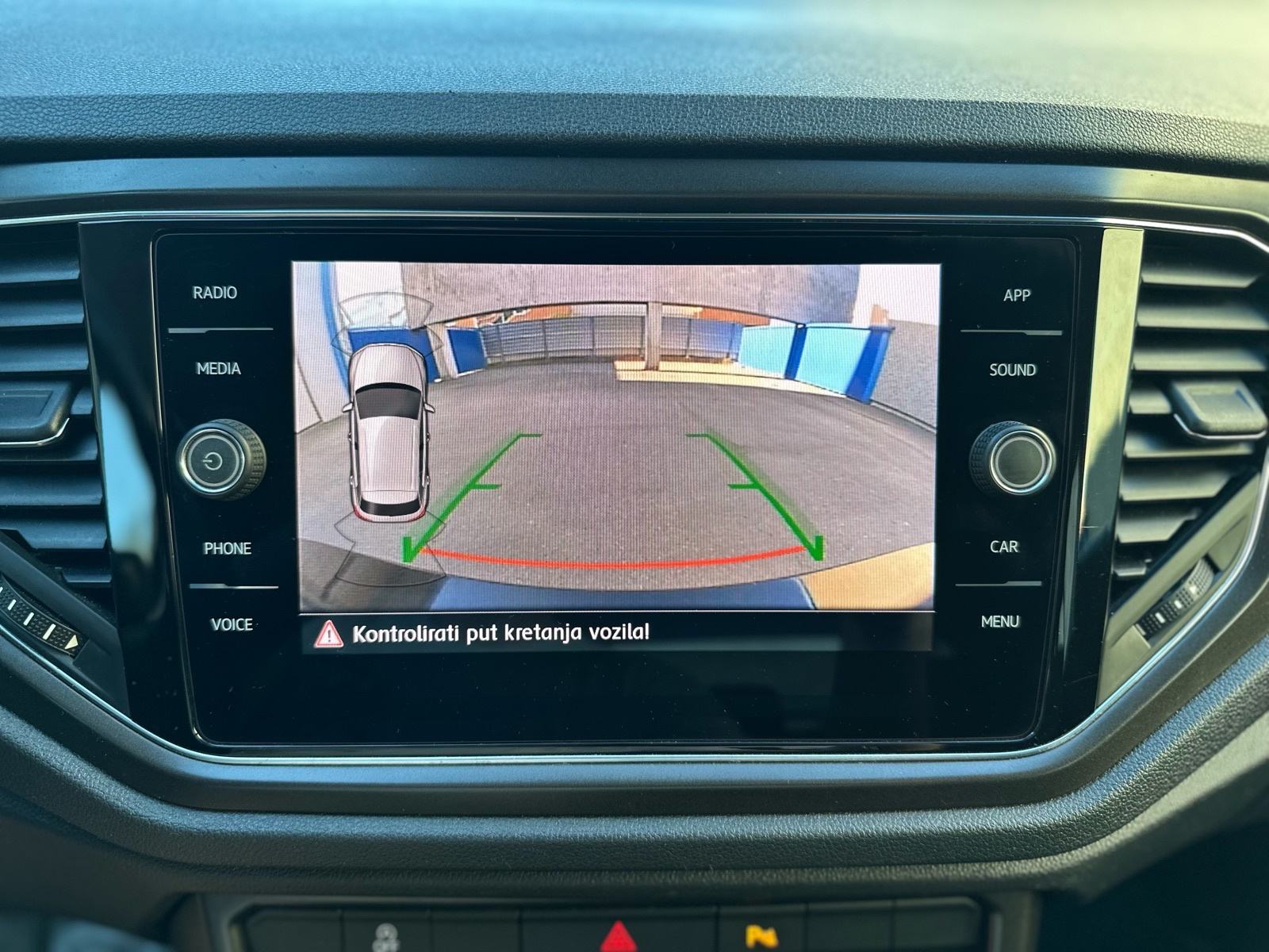 VW T-Roc 1.6 TDI 85kw -STYLE- VELIKI SERVIS, fotografija 15