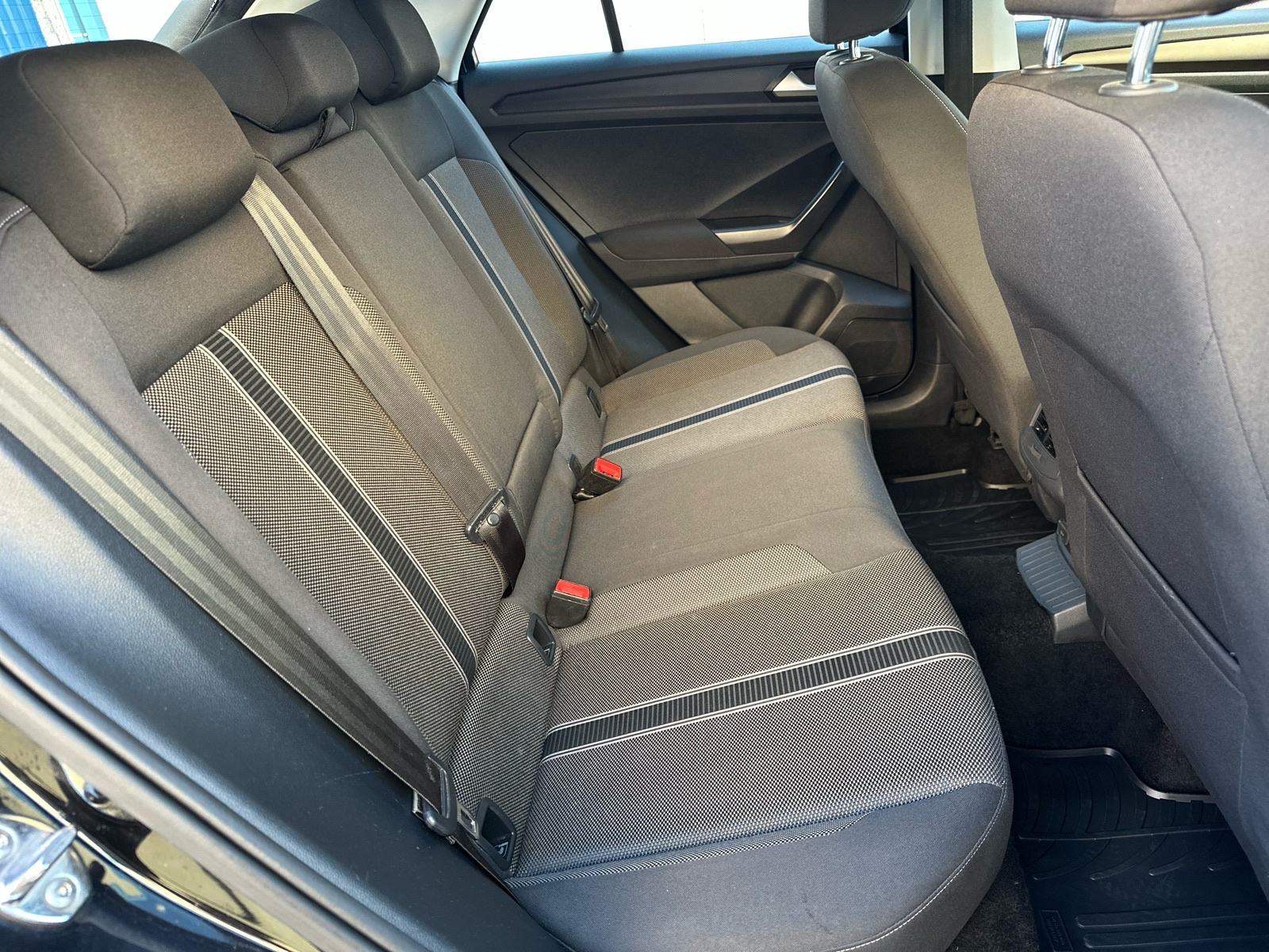 VW T-Roc 1.6 TDI 85kw -STYLE- VELIKI SERVIS, fotografija 12