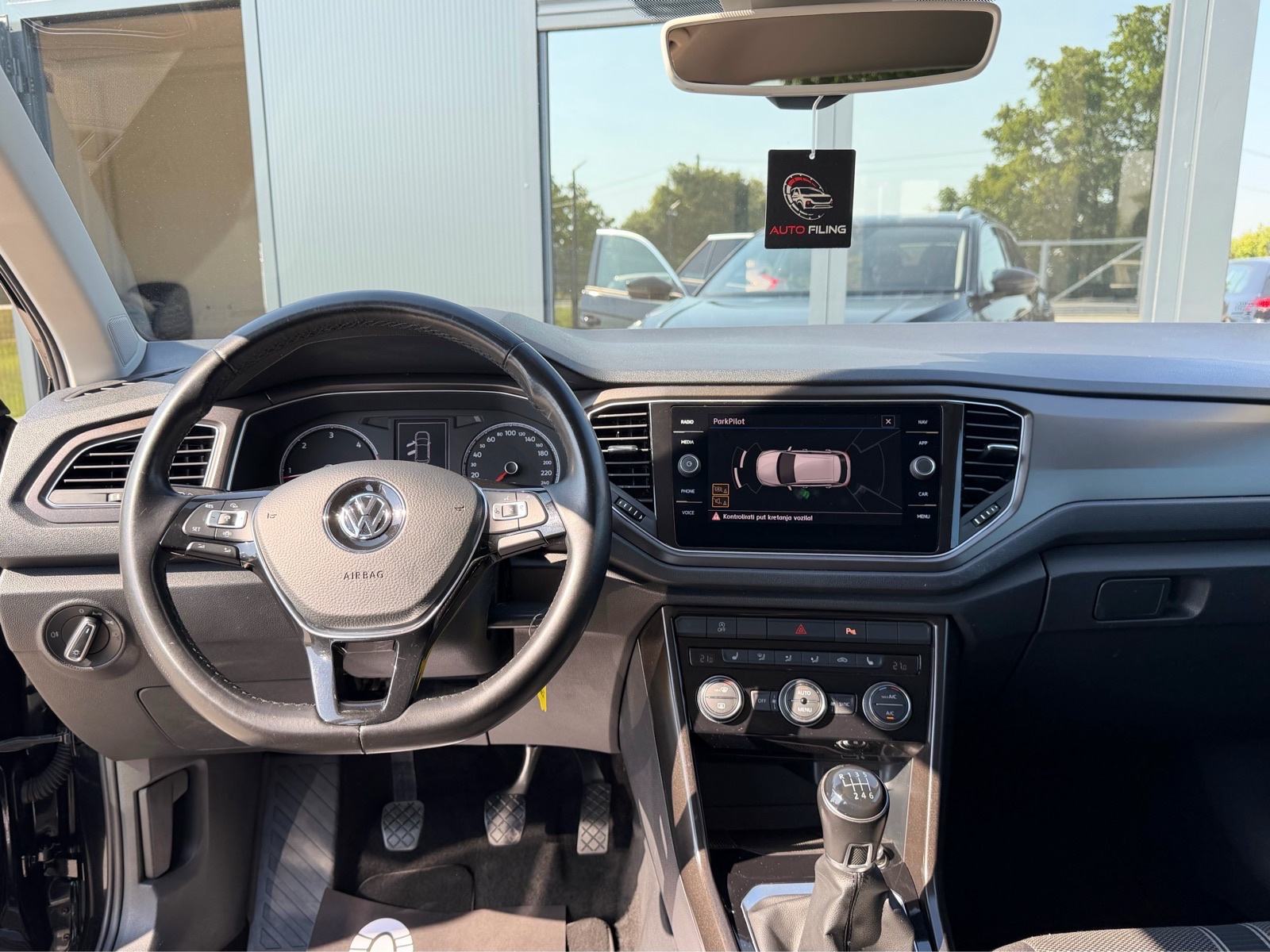 VW T-Roc 1,6 TDI*DESIGN*LED*NAVI*ALU*, fotografija 14