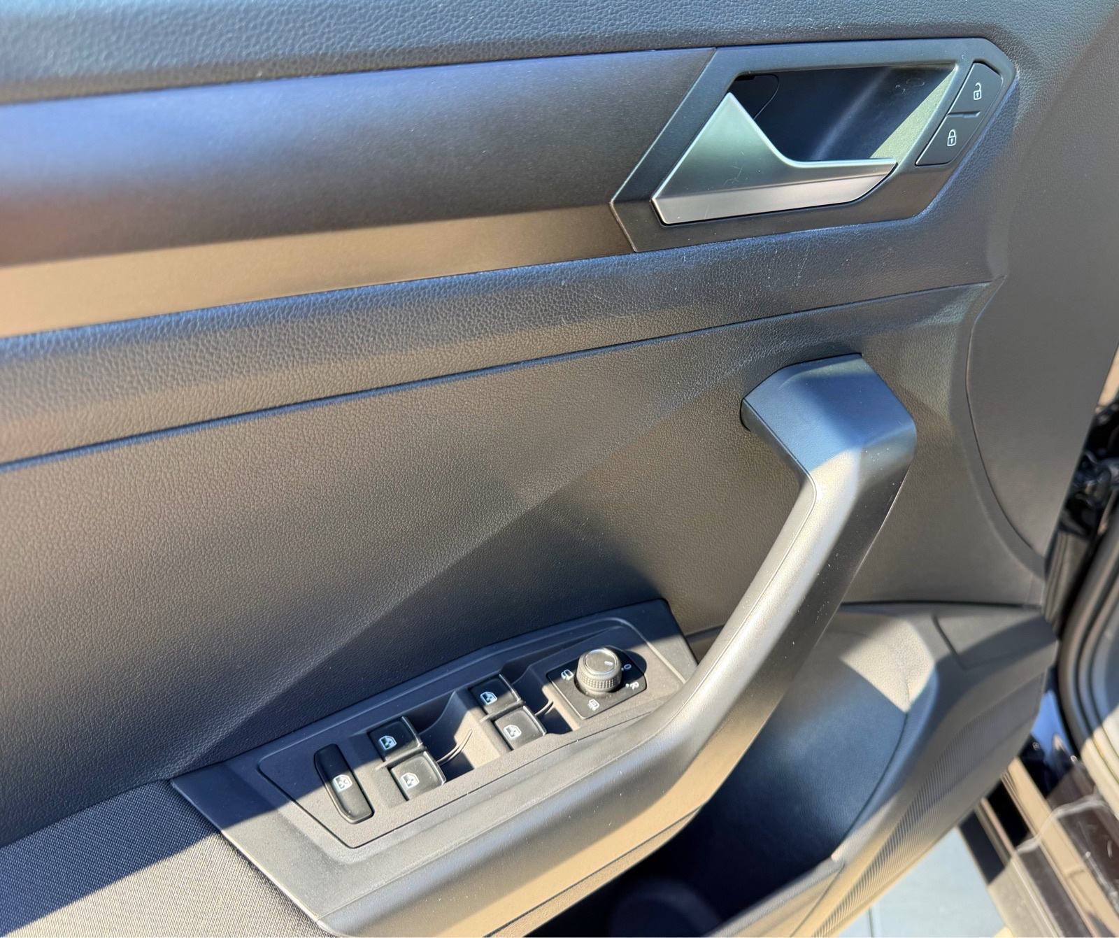 VW T-Roc 1,6 TDI*DESIGN*LED*NAVI*ALU*, fotografija 18