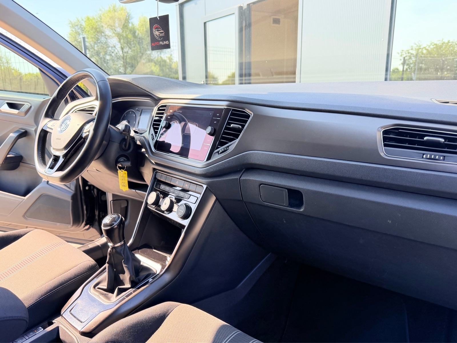 VW T-Roc 1,6 TDI*DESIGN*LED*NAVI*ALU*, fotografija 13