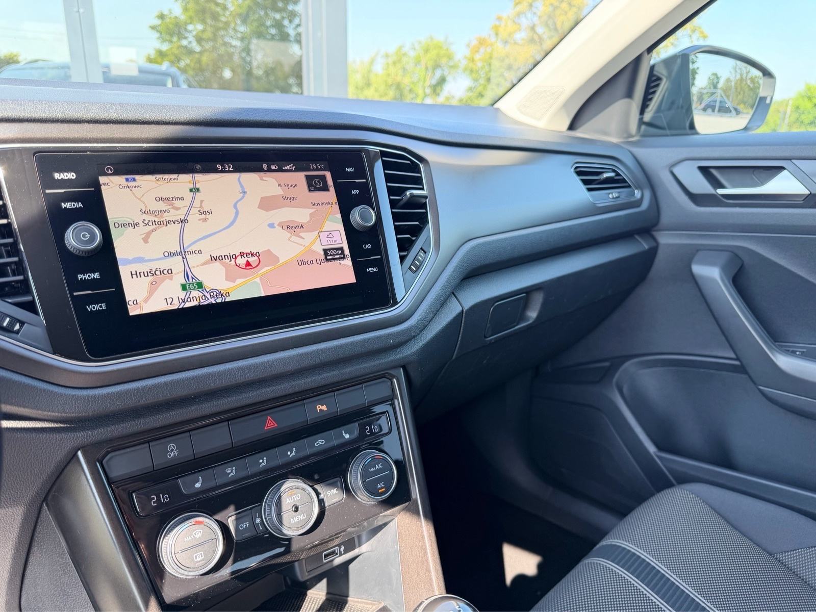 VW T-Roc 1,6 TDI*DESIGN*LED*NAVI*ALU*, fotografija 17