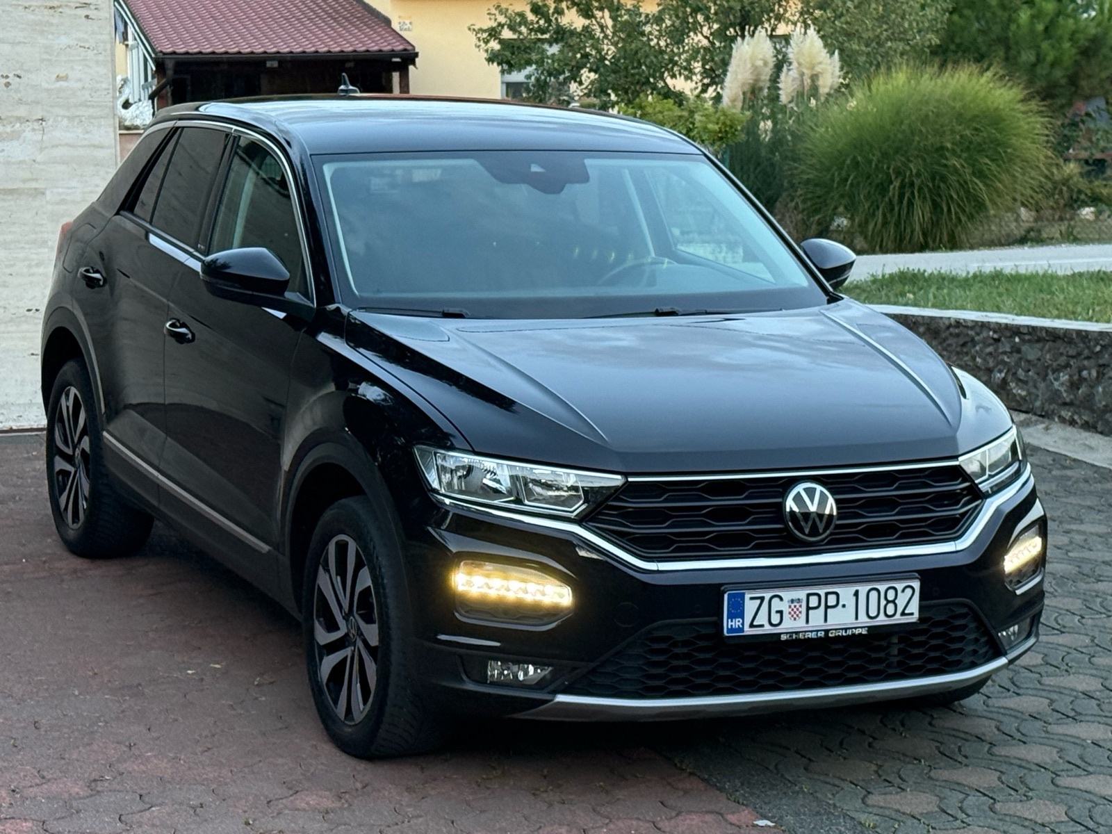 VW T-Roc 2.0 TDI DSG ACTIVE, LED, NAVI, 150KS, ACC, SERVISNA, fotografija 7
