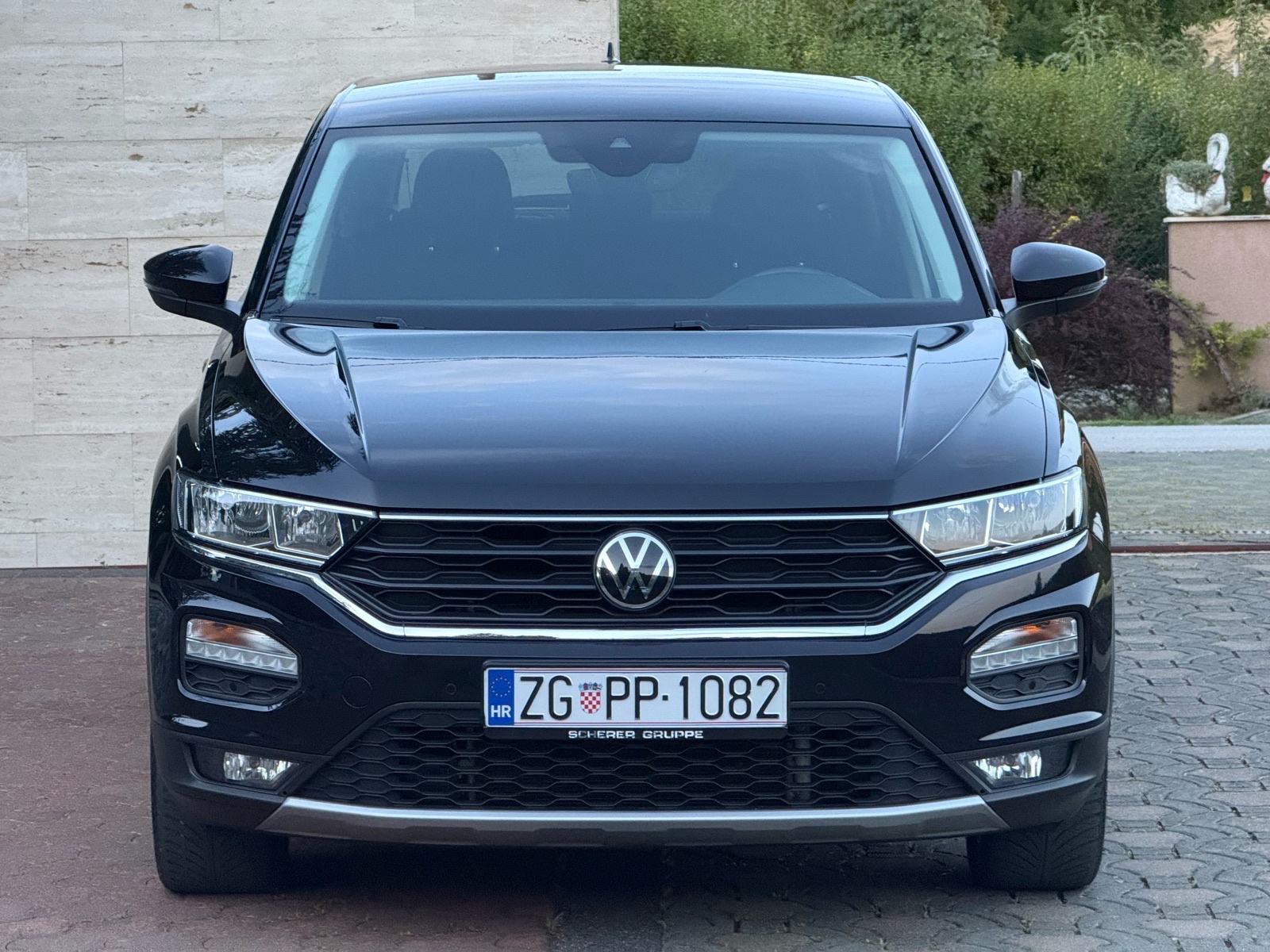 VW T-Roc 2.0 TDI DSG ACTIVE, LED, NAVI, 150KS, ACC, SERVISNA, fotografija 2