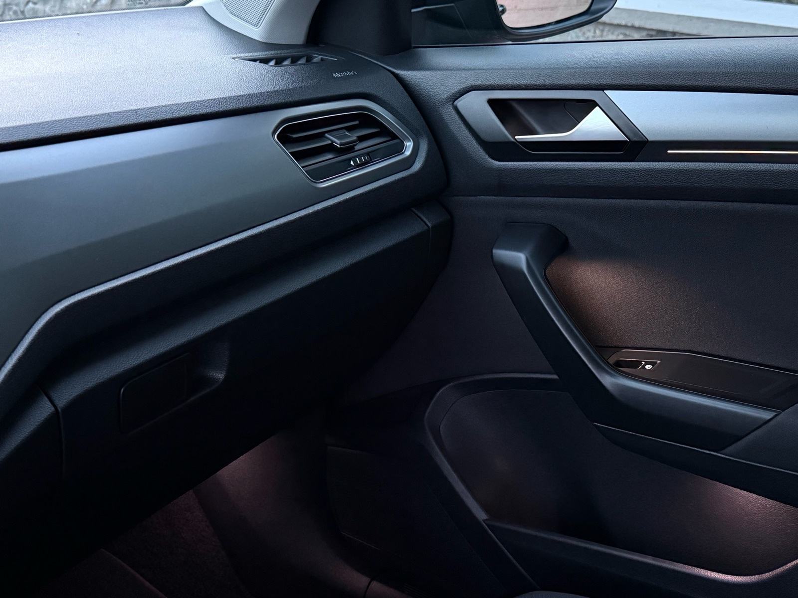 VW T-Roc 2.0 TDI DSG ACTIVE, LED, NAVI, 150KS, ACC, SERVISNA, fotografija 15