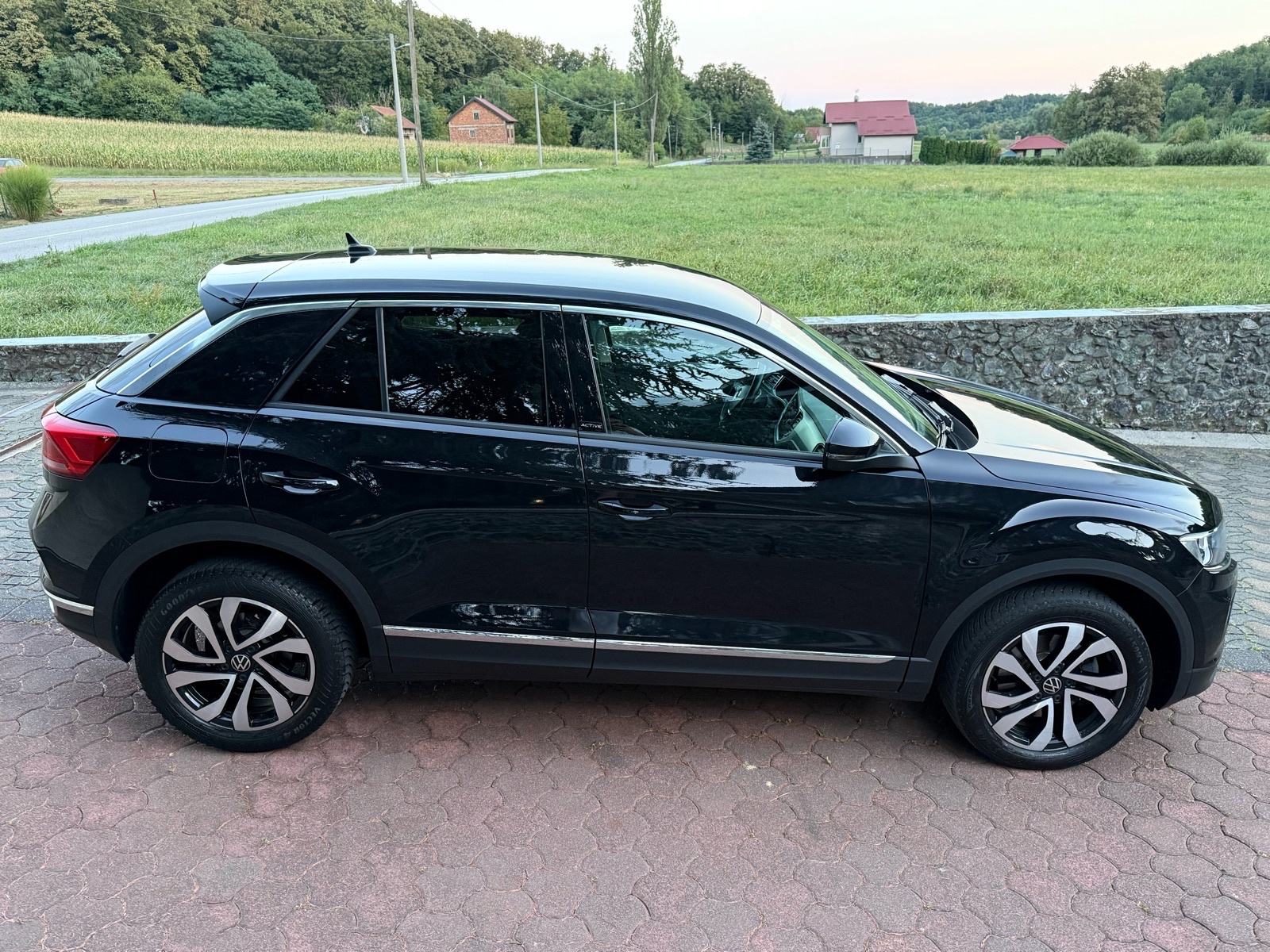 VW T-Roc 2.0 TDI DSG ACTIVE, LED, NAVI, 150KS, ACC, SERVISNA, fotografija 6
