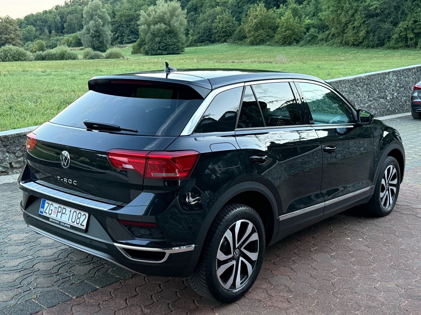 VW T-Roc 2.0 TDI DSG ACTIVE, LED, NAVI, 150KS, ACC, SERVISNA, fotografija 5
