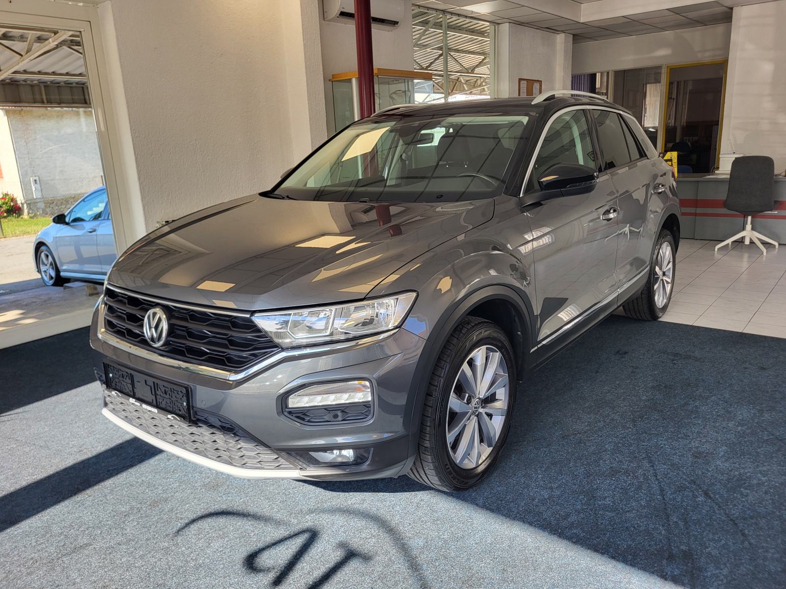 VW T-ROC 1.6 TDI DVOJNA KLIMA NAVIGACIJA ACC TEMPOMAT CAR APPS ALU, fotografija 1