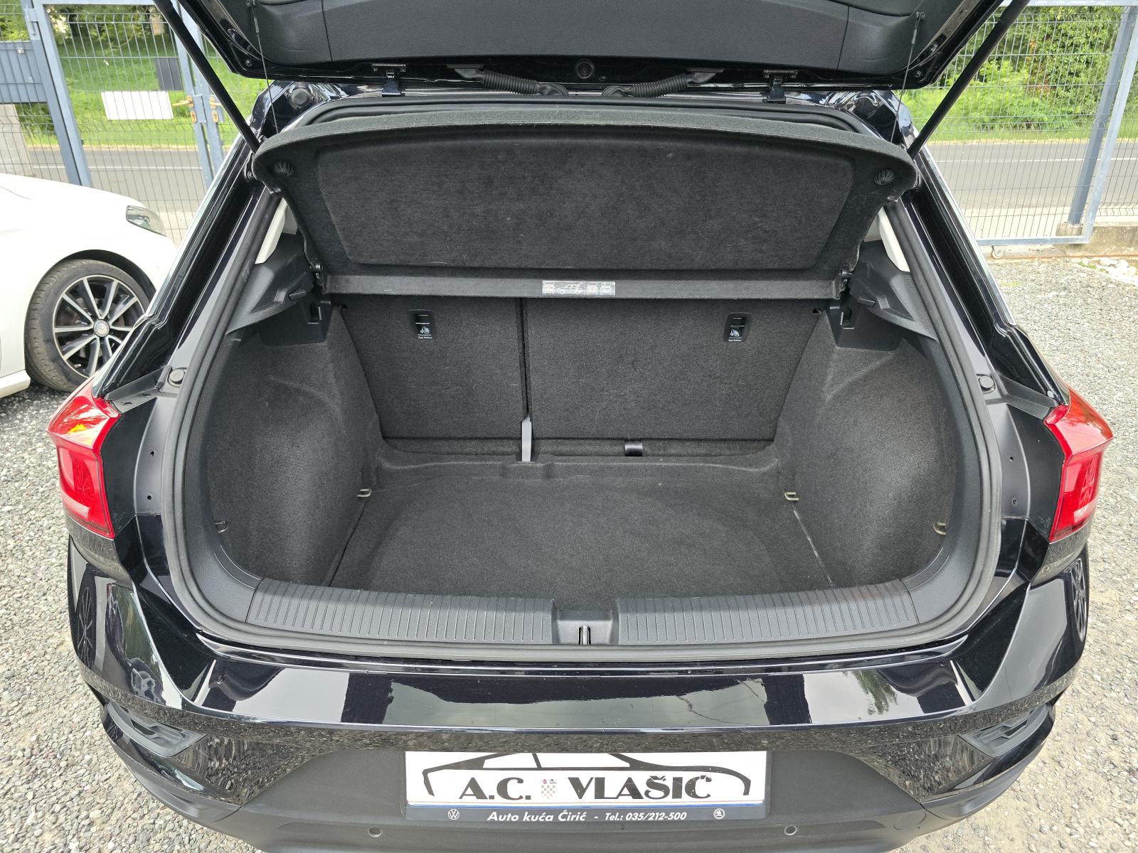 VW T-Roc 1.6 TDI- GRATIS PRIJENOS, PUNO OPREME, fotografija 14