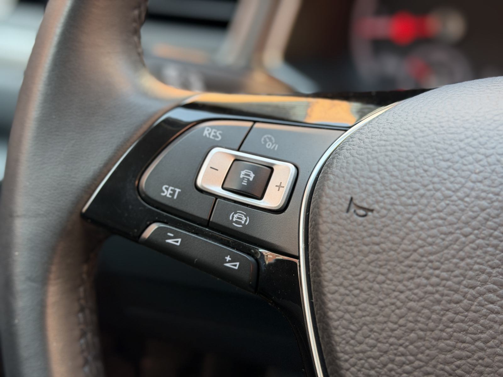 VW T-Roc 1,6 TDI / HR AUTO / REGAN 06/27 / VELIKI SERVICE / TOP STANJE, fotografija 14