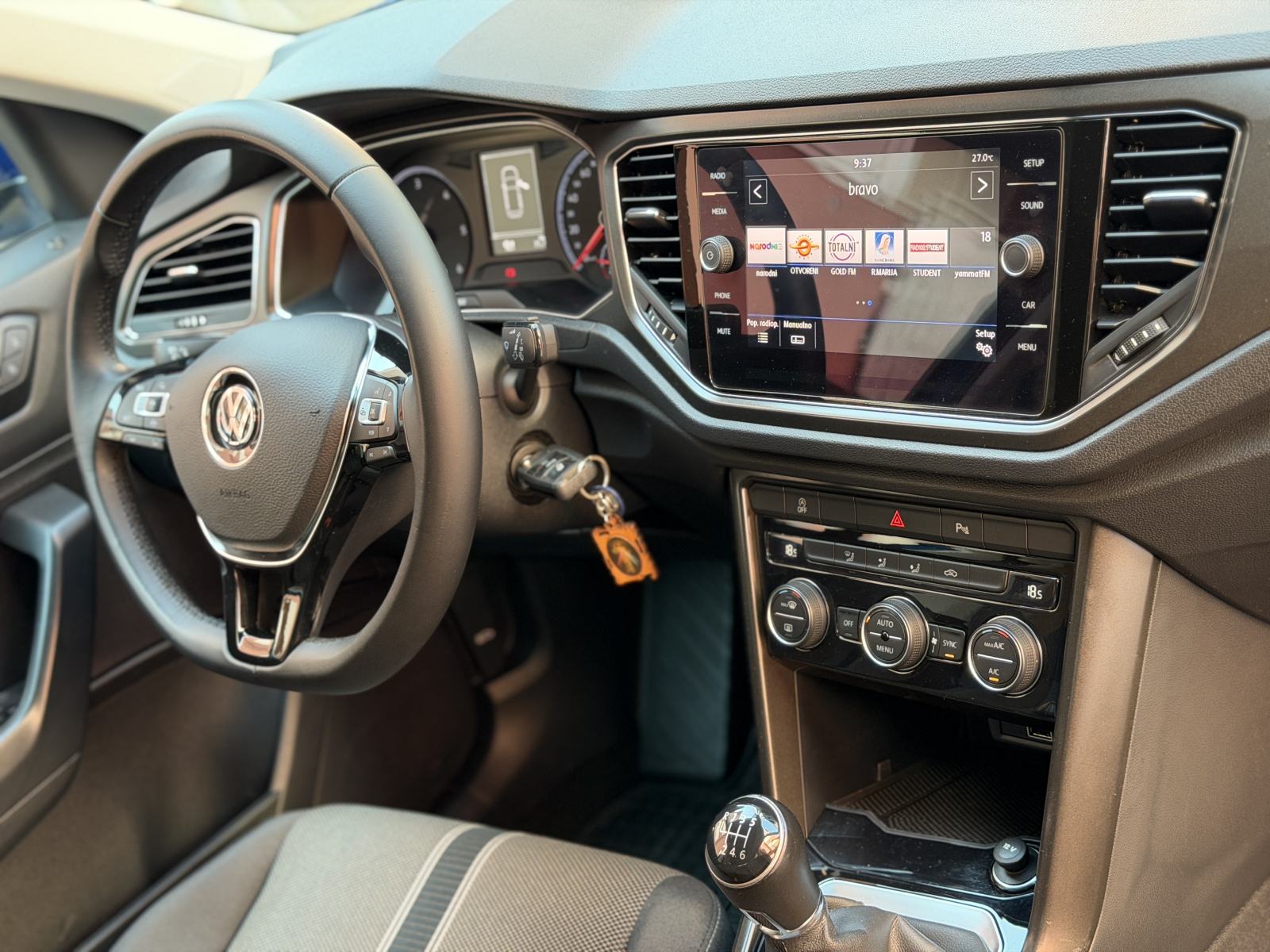 VW T-Roc 1,6 TDI / HR AUTO / REGAN 06/27 / VELIKI SERVICE / TOP STANJE, fotografija 11