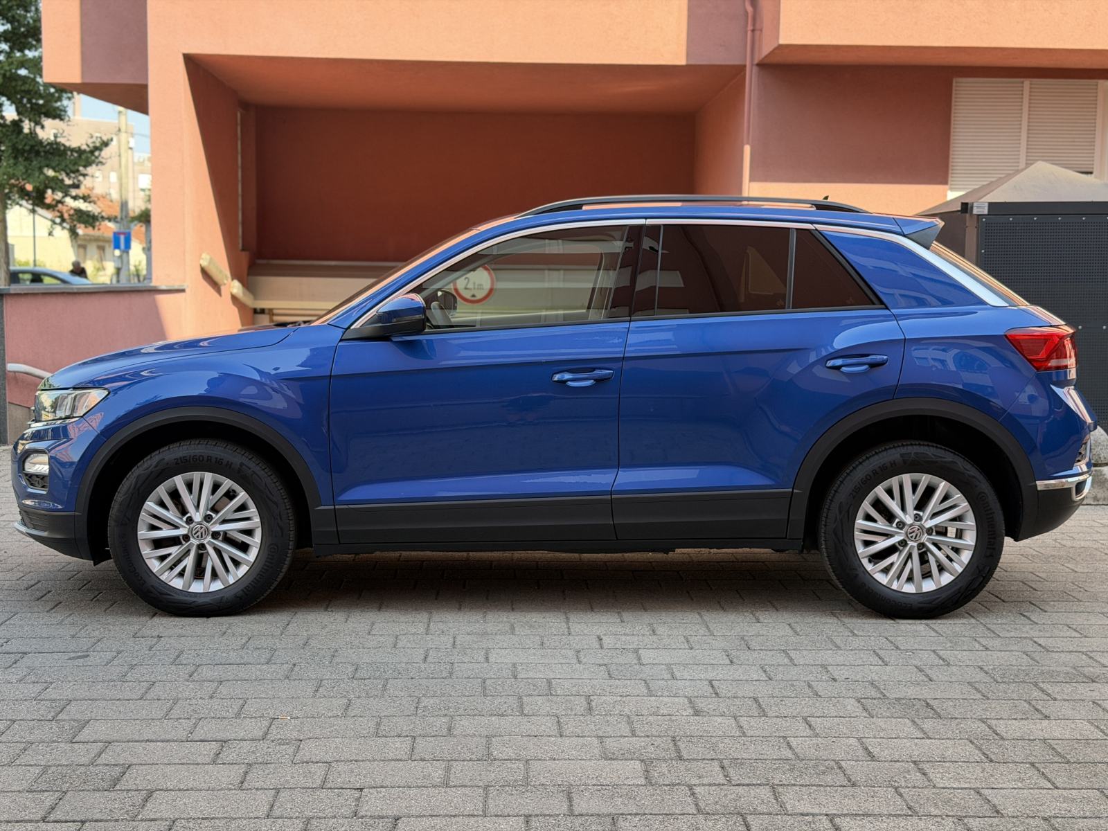 VW T-Roc 1,6 TDI / HR AUTO / REGAN 06/27 / VELIKI SERVICE / TOP STANJE, fotografija 7
