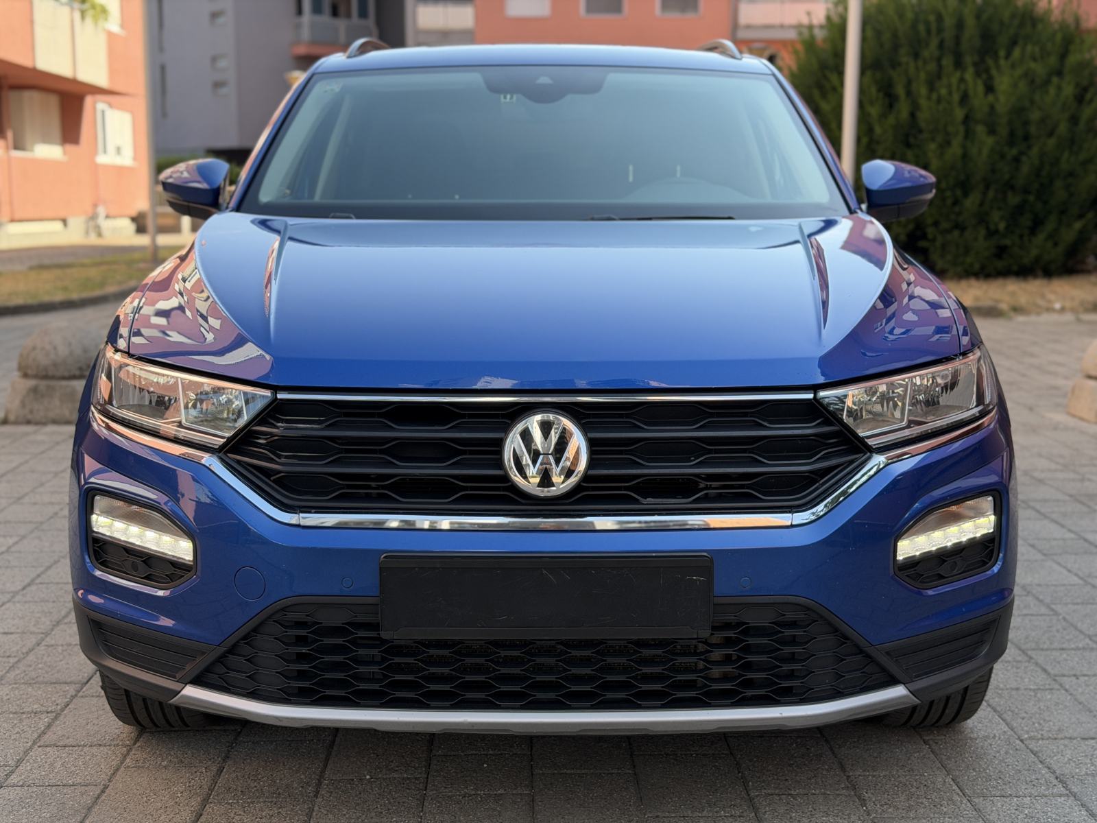 VW T-Roc 1,6 TDI / HR AUTO / REGAN 06/27 / VELIKI SERVICE / TOP STANJE, fotografija 3