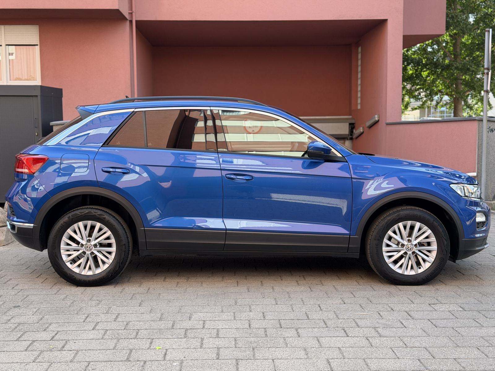 VW T-Roc 1,6 TDI / HR AUTO / REGAN 06/27 / VELIKI SERVICE / TOP STANJE, fotografija 8