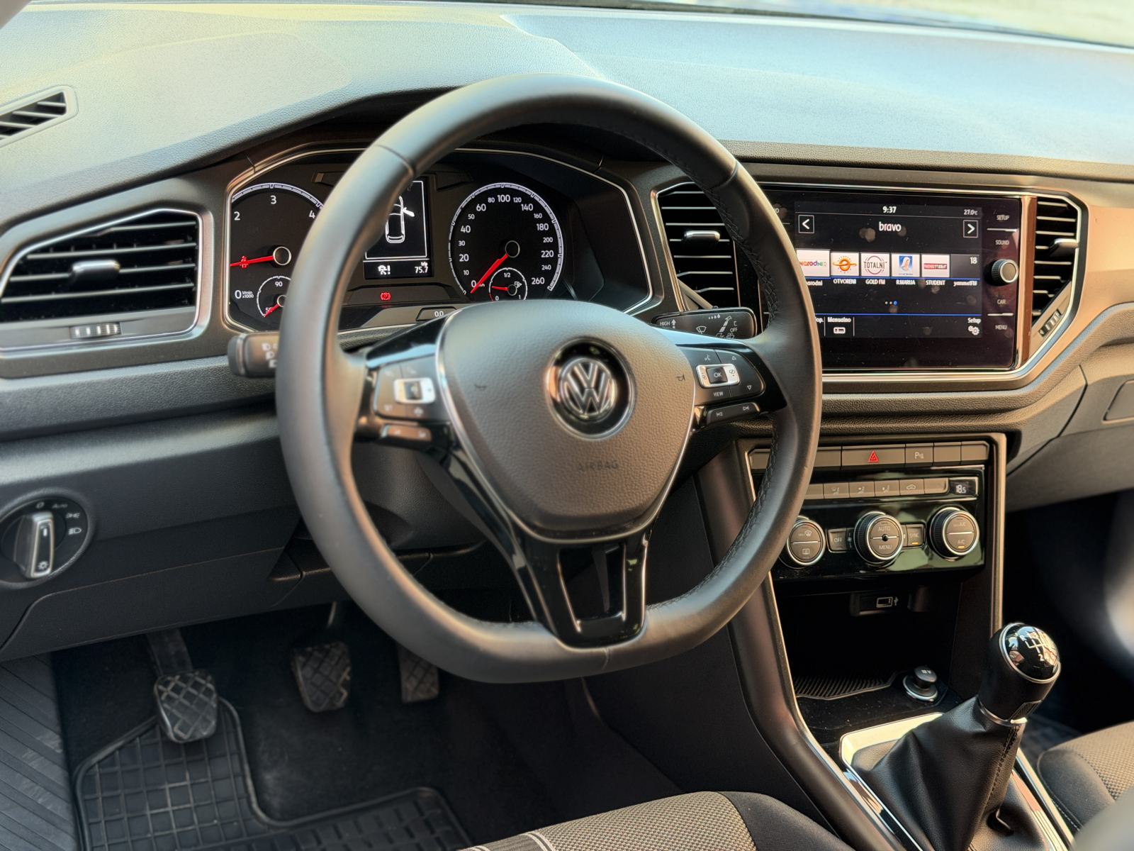 VW T-Roc 1,6 TDI / HR AUTO / REGAN 06/27 / VELIKI SERVICE / TOP STANJE, fotografija 10