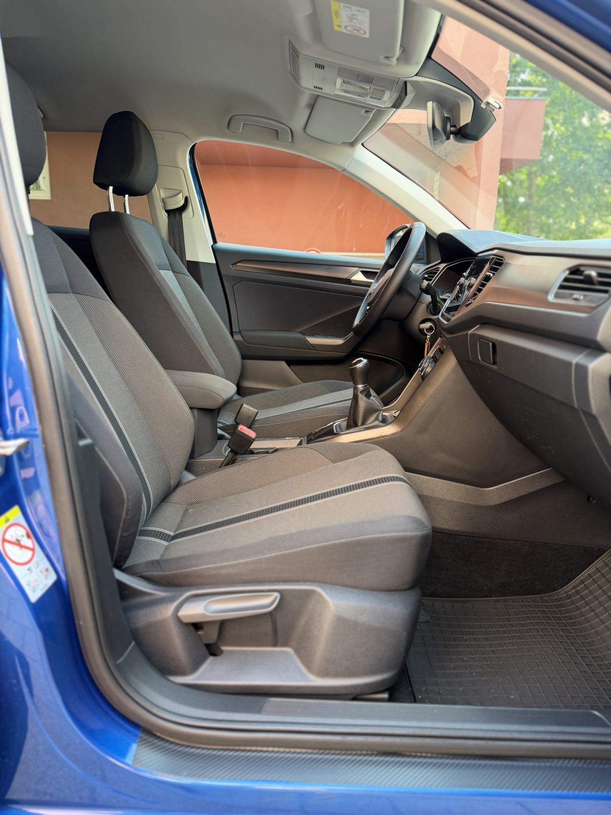 VW T-Roc 1,6 TDI / HR AUTO / REGAN 06/27 / VELIKI SERVICE / TOP STANJE, fotografija 12