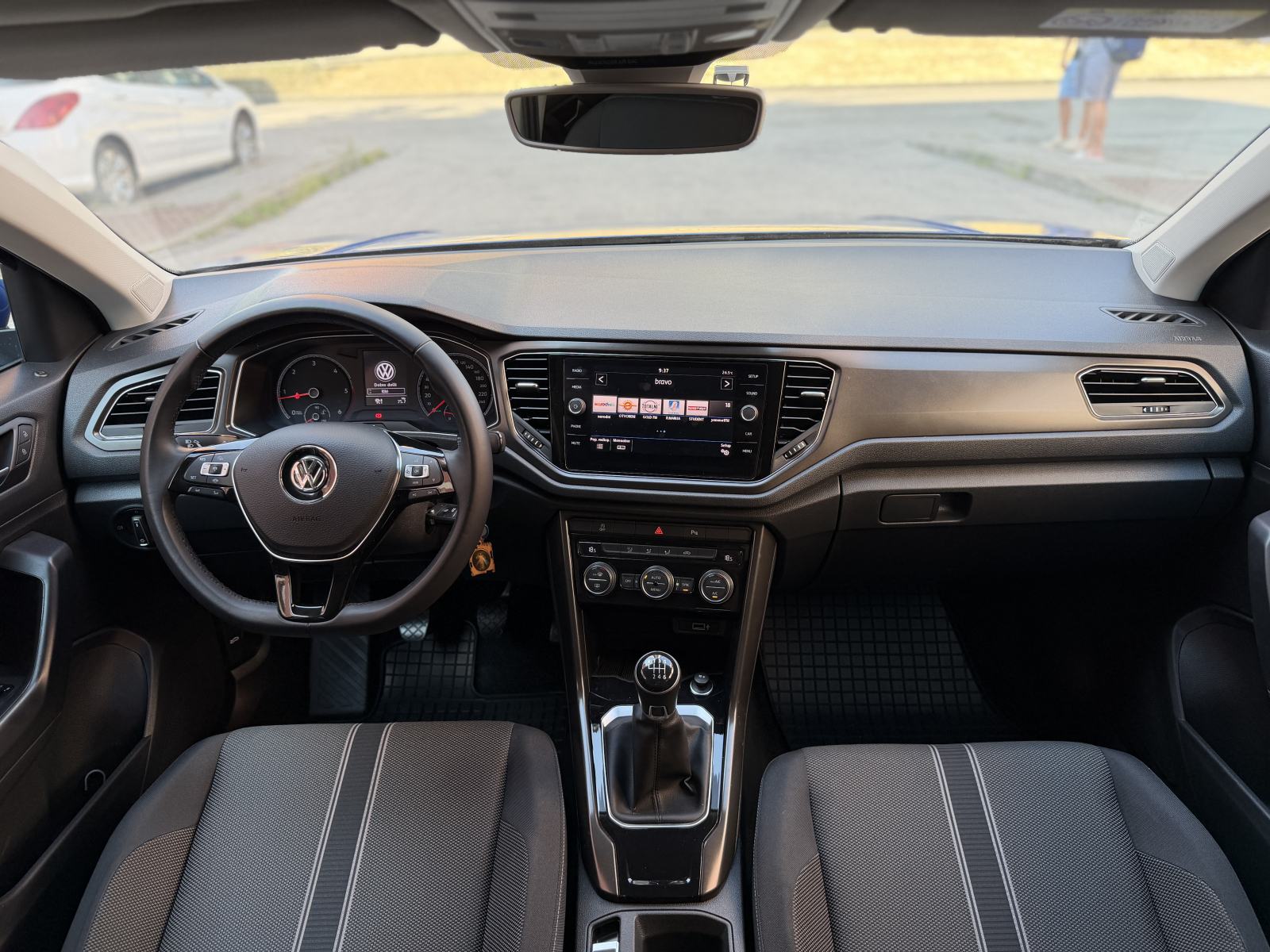 VW T-Roc 1,6 TDI / HR AUTO / REGAN 06/27 / VELIKI SERVICE / TOP STANJE, fotografija 9